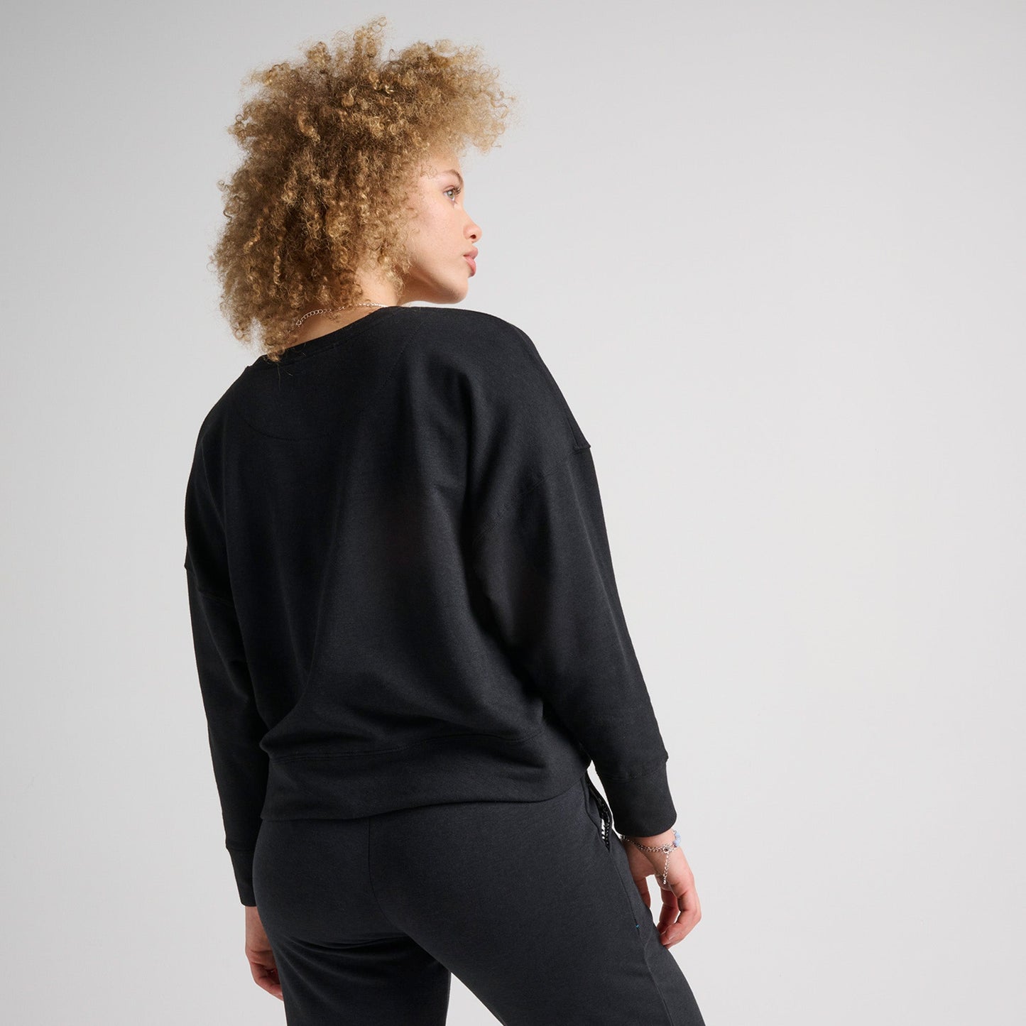 Stance Shelter Mit Rundhalsausschnitt Fur Damen Schwarz |model