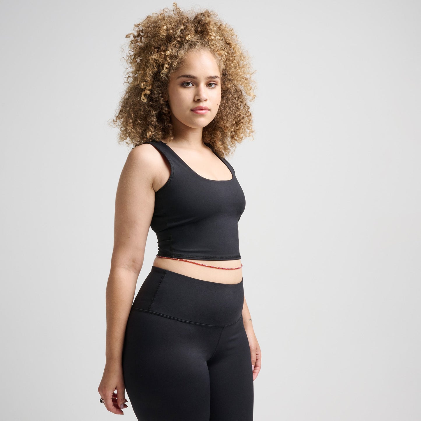 Stance Happenings Crop Top Fur Damen Schwarz |model