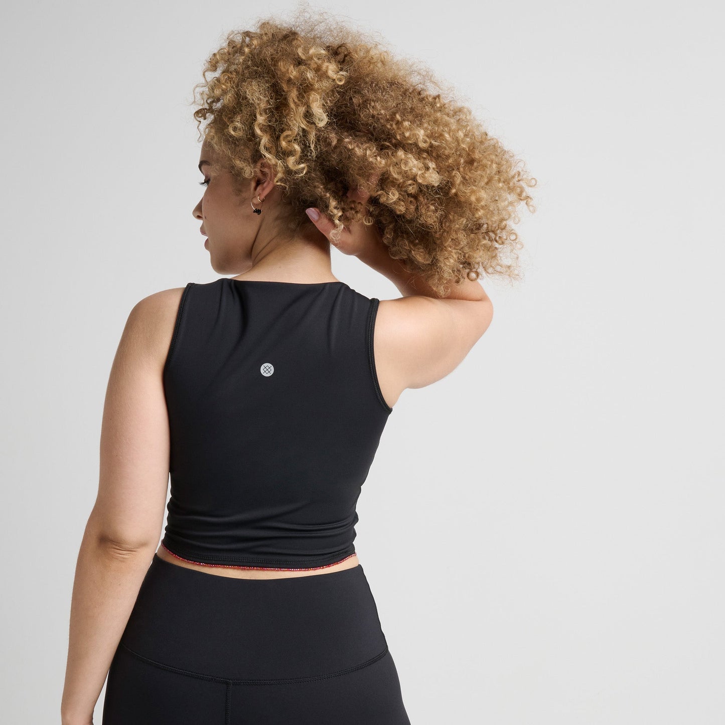 Stance Happenings Crop Top Fur Damen Schwarz |model