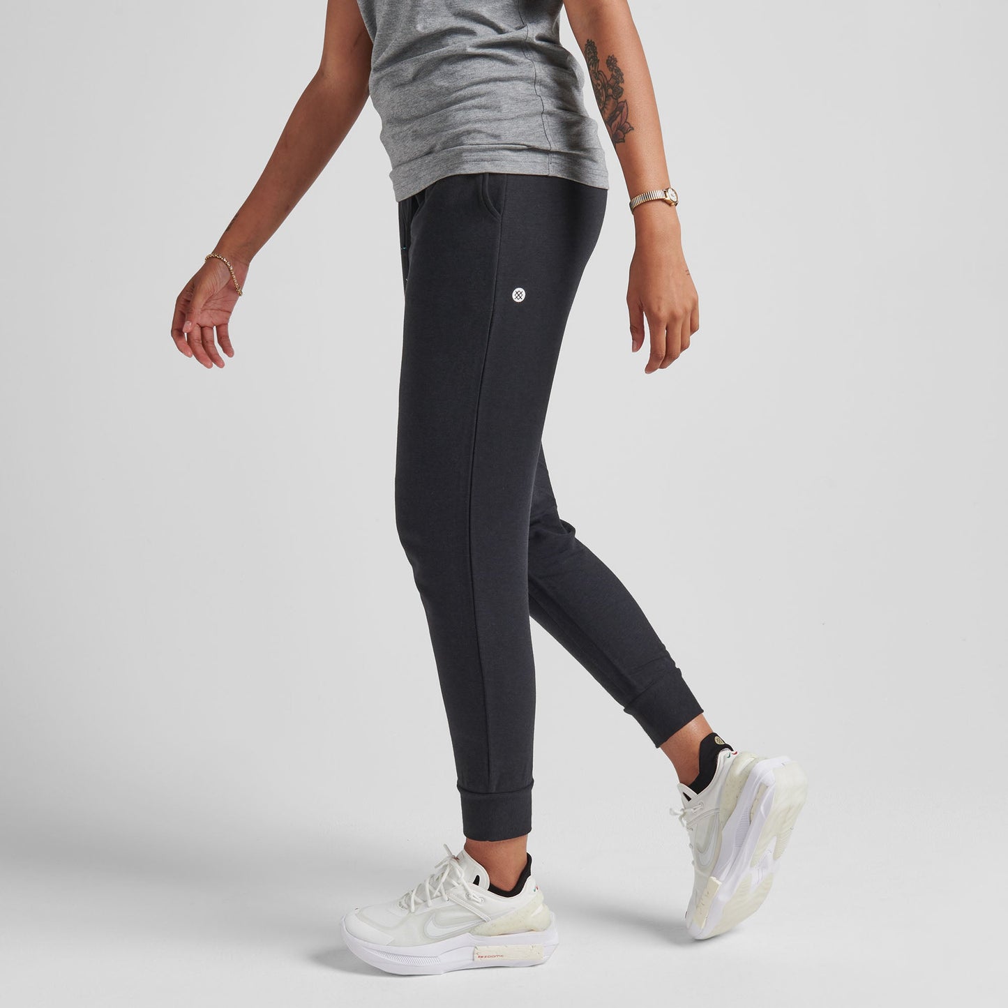 Stance Shelter Joggerhose Fur Damen Schwarz |model