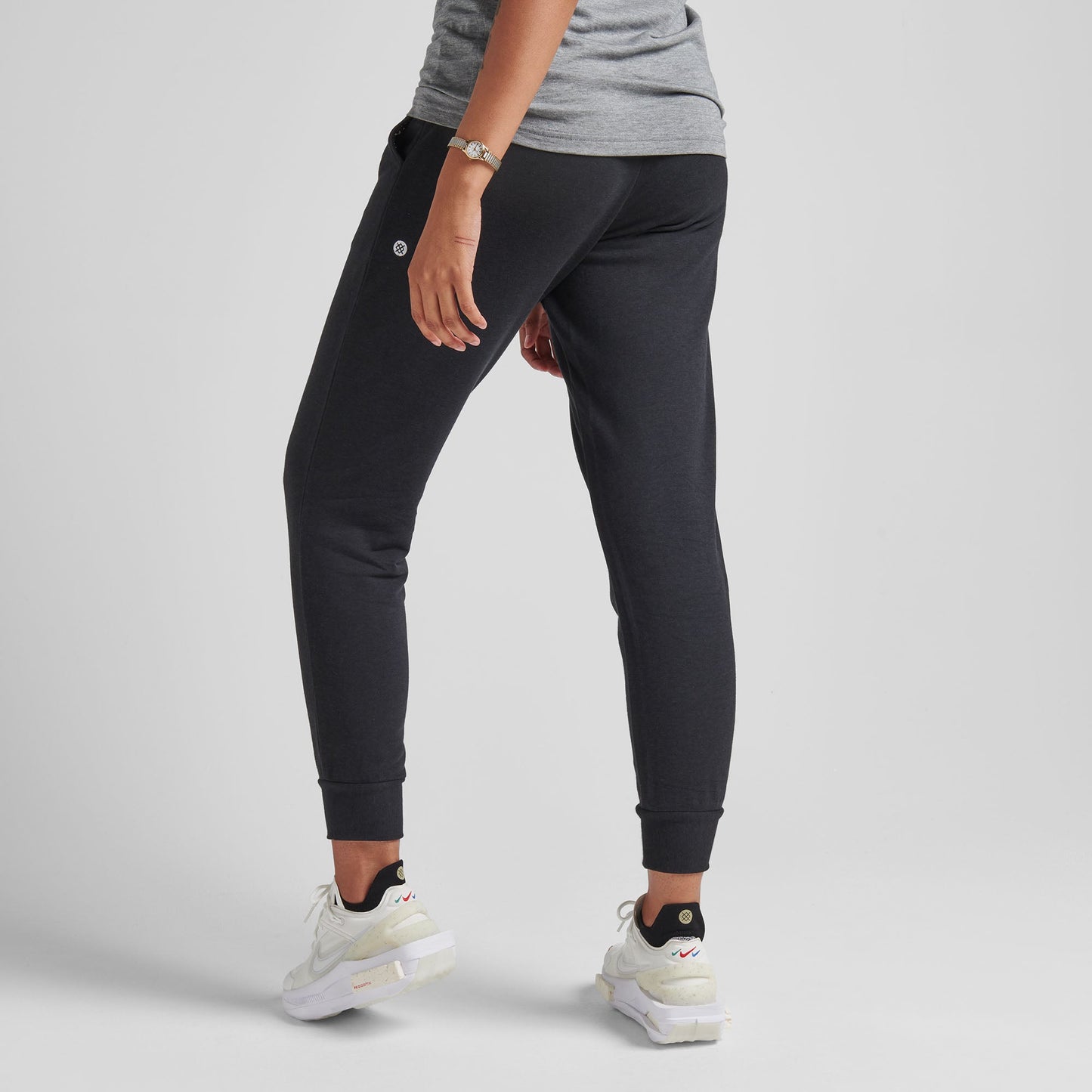 Stance Shelter Joggerhose Fur Damen Schwarz |model