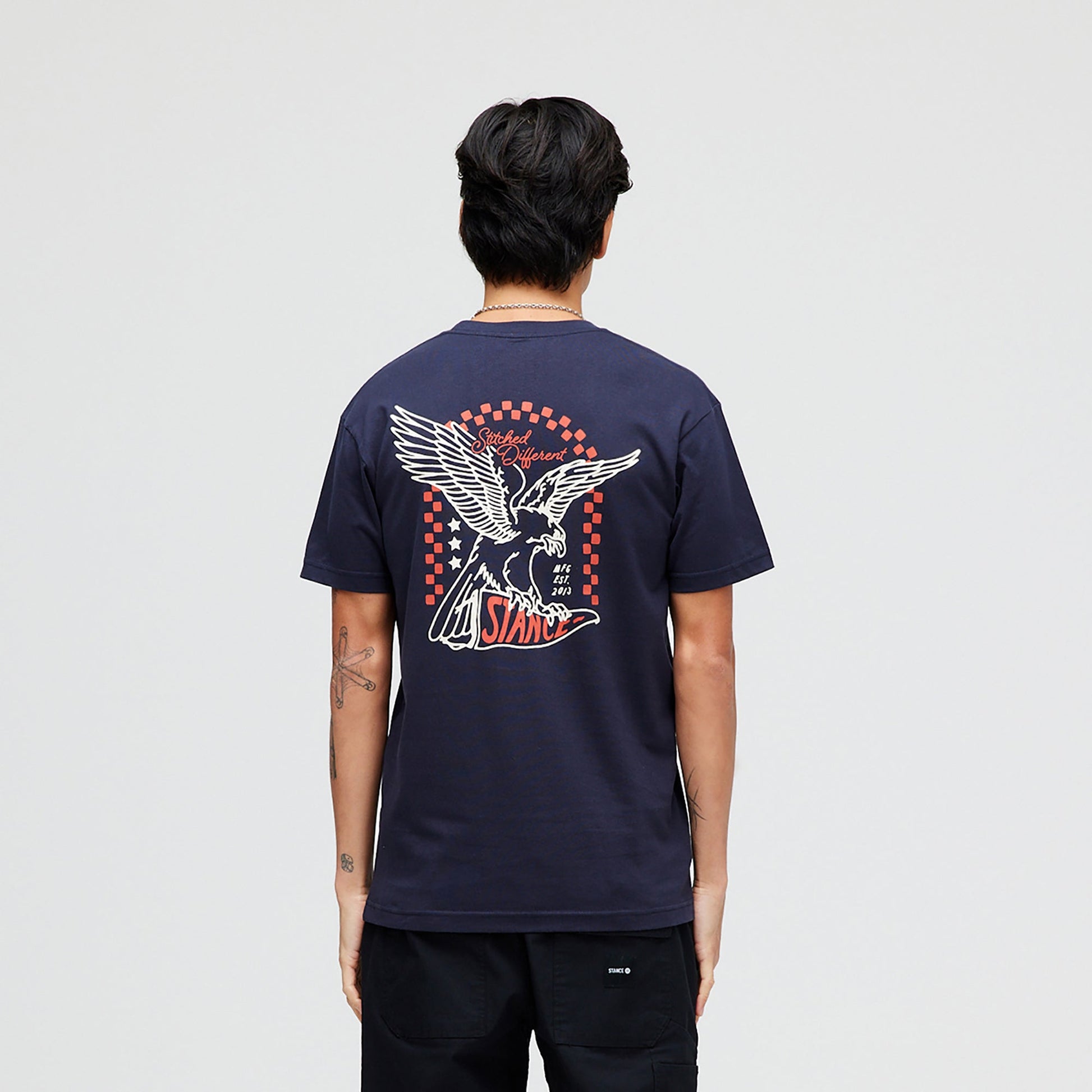 Stance Free Bird T-Shirt Marineblau |model
