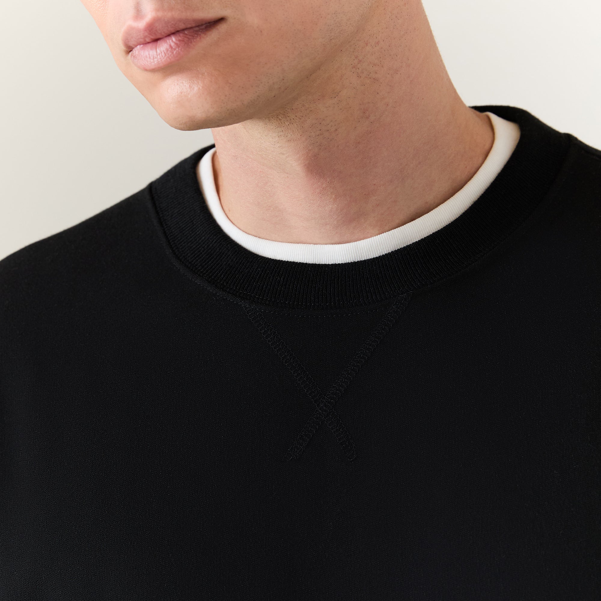 Stance Aura Crew Sweatshirt Black |model