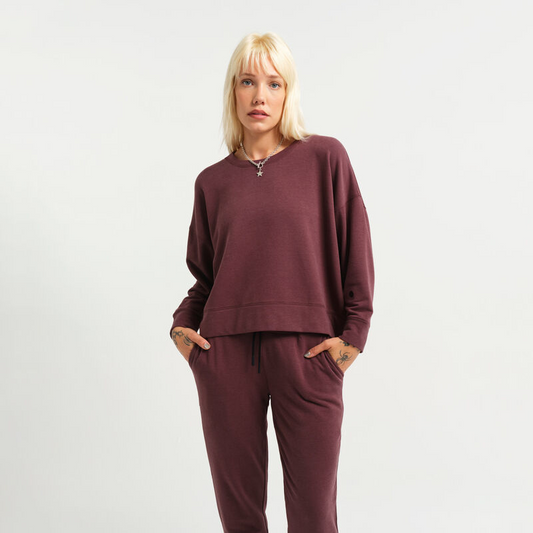 Stance Shelter Mit Rundhalsausschnitt Fur Damen Pflaume |model