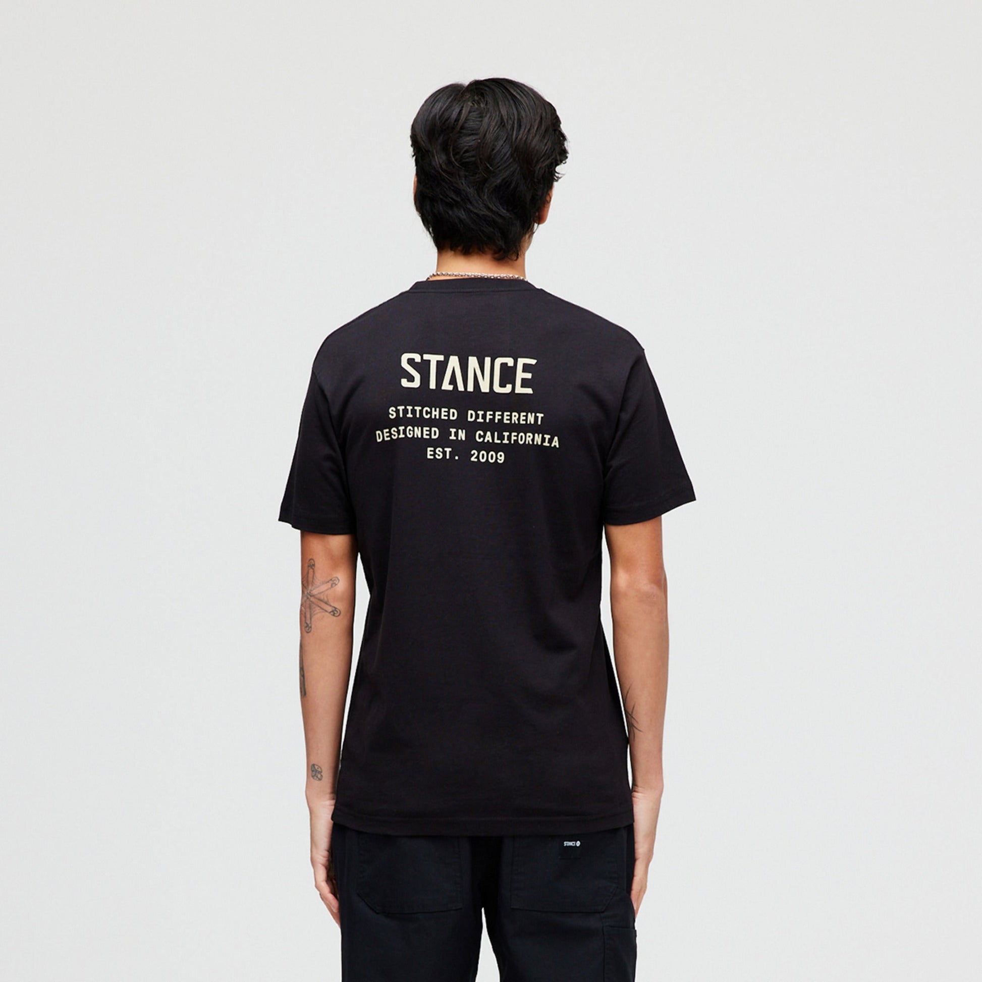 Stance Established T-Shirt Schwarz |model