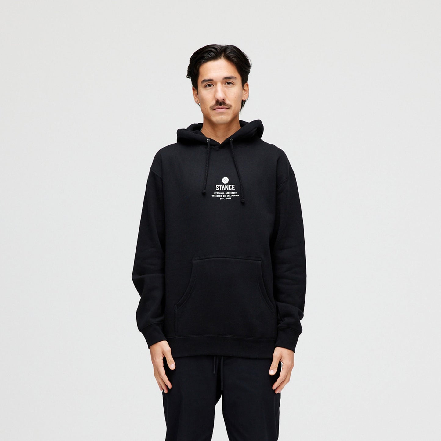Stance Established Hoodie Schwarz |model