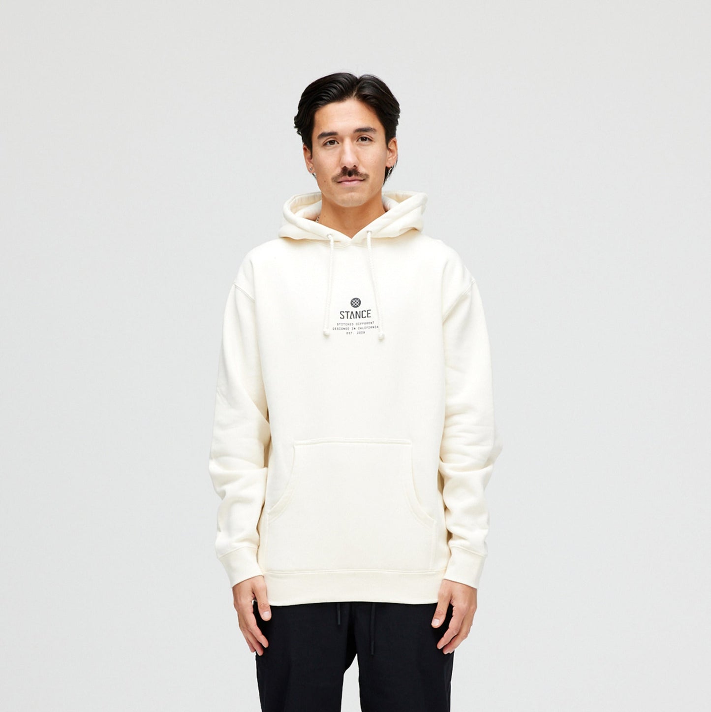 Stance Established Hoodie Elfenbein |model