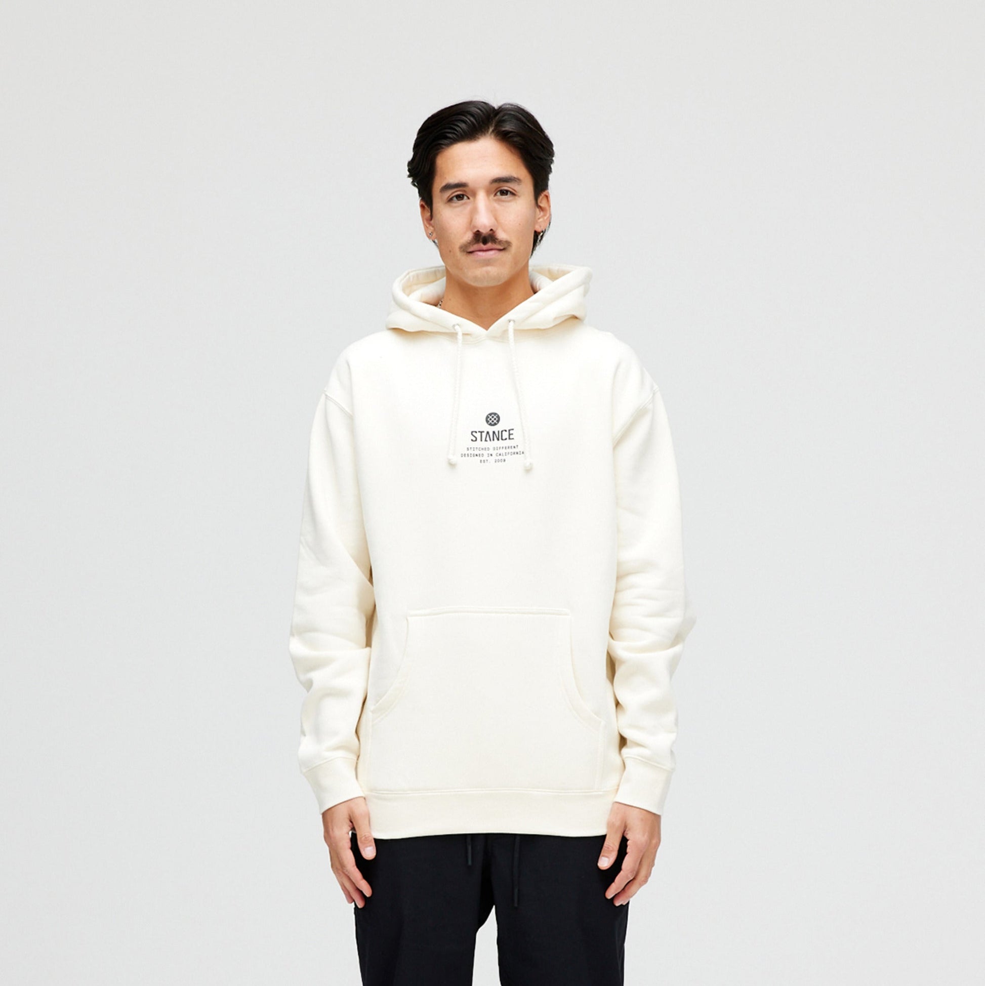 Stance Established Hoodie Elfenbein |model