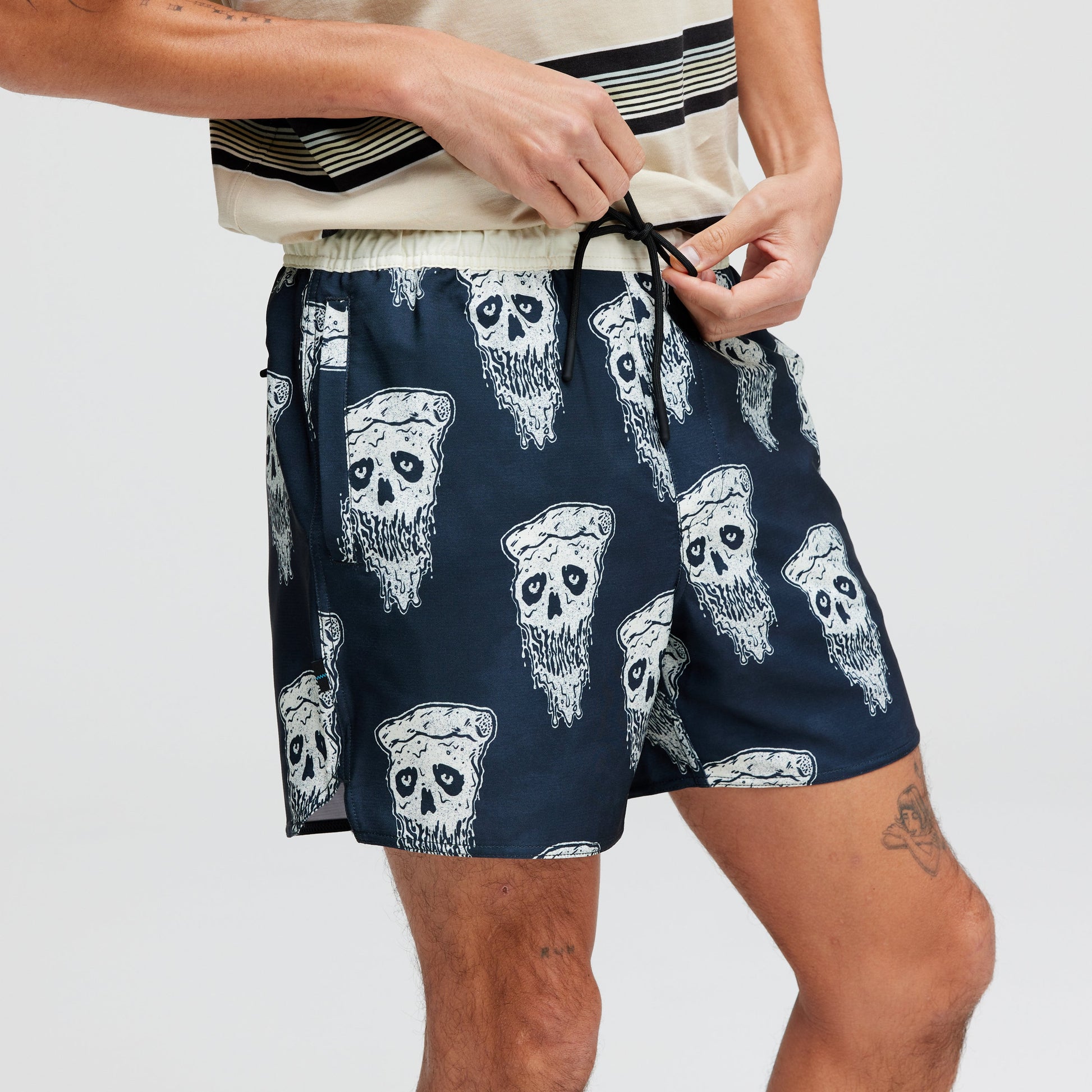 Stance Complex Athletic Shorts 5" Schwarz Weiss |model