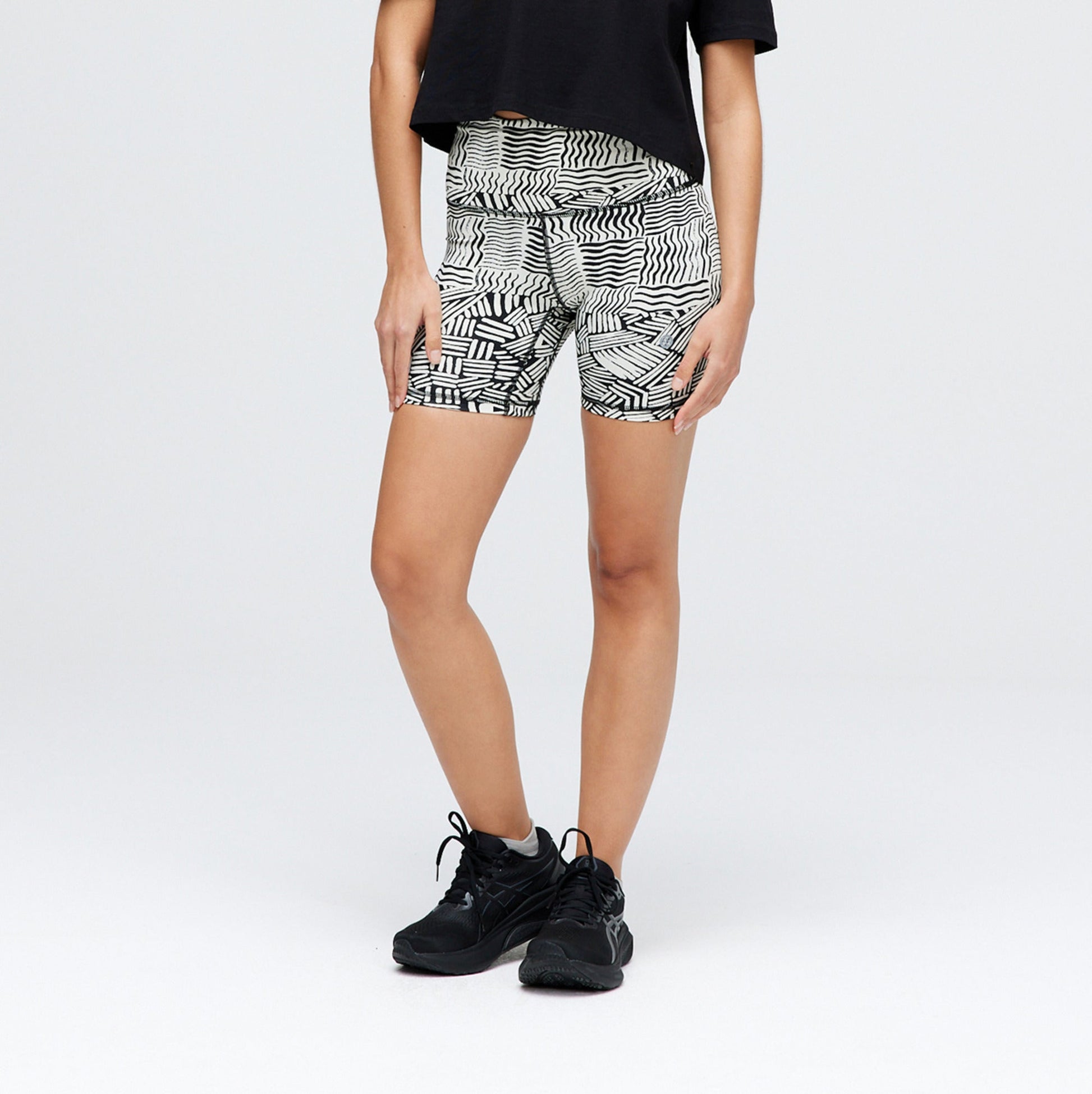 Stance Happenings Bike Shorts Für Damen Off Weiss |model