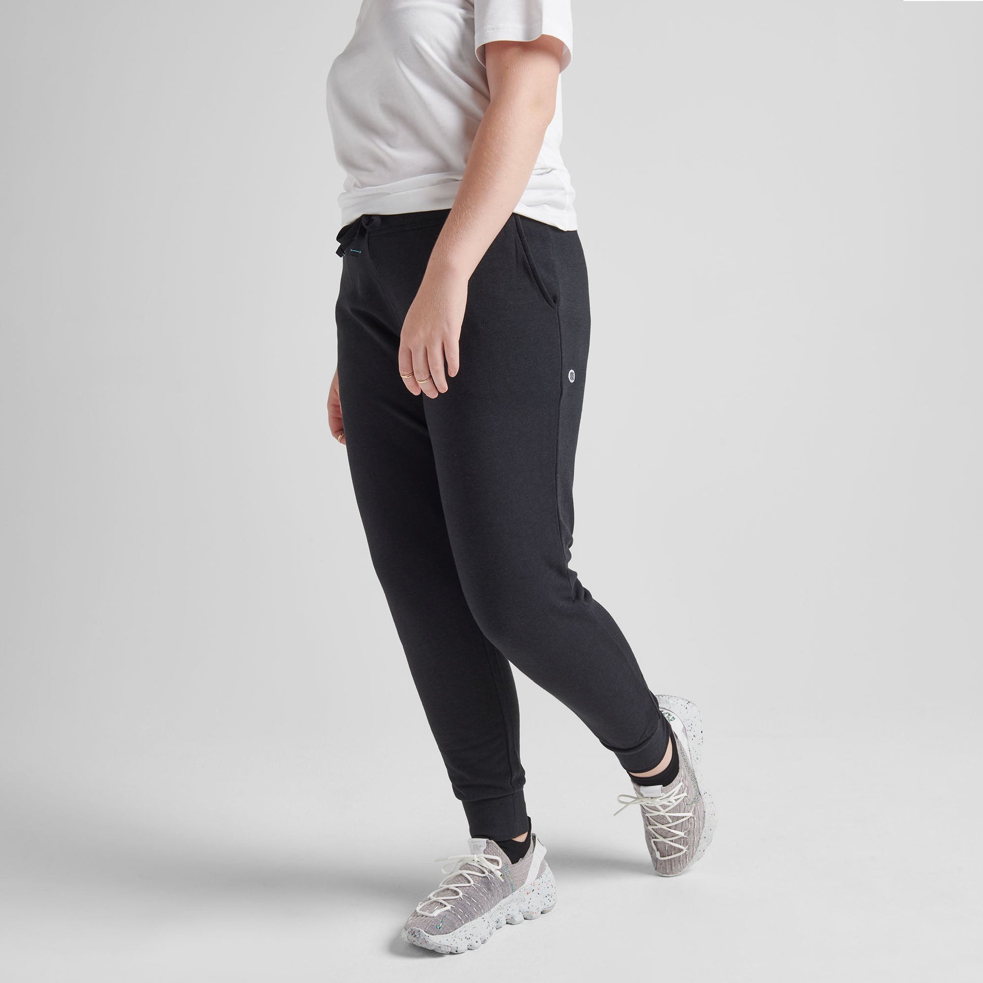 Stance Shelter Joggerhose Fur Damen Schwarz |model