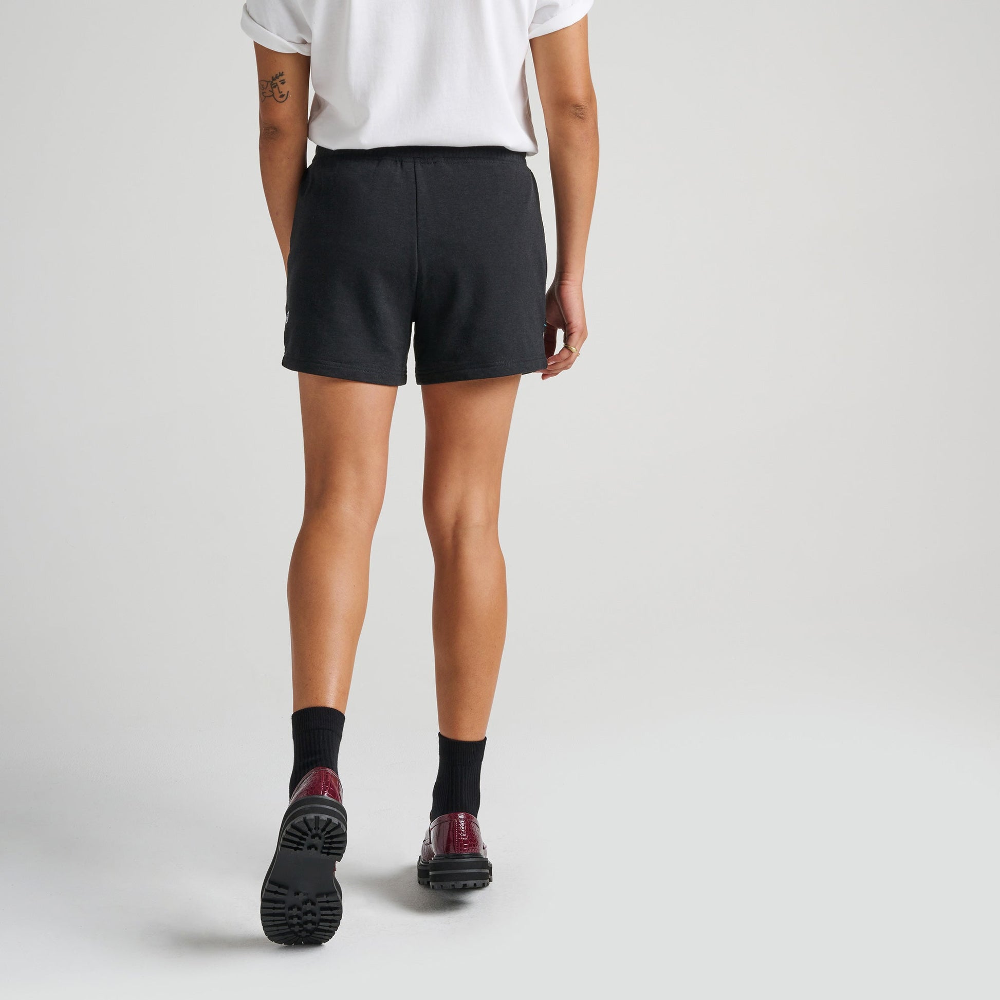 Stance Shelter Shorts Fur Damen Schwarz |model